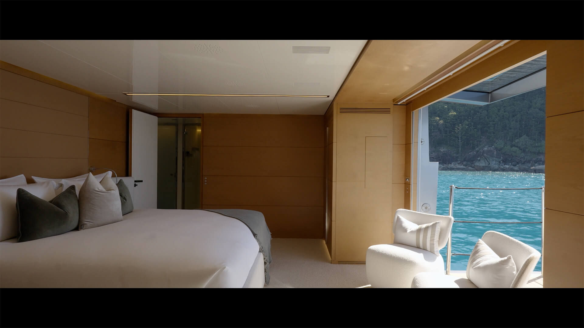 4a_2025_-_main_film_v1_0019_4a_2025_-_main_film_v1.00_00_39_12.Still014